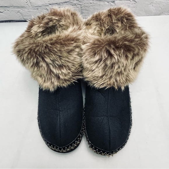 Women's Isotoner Woodlands Faux Fur Booties Slippers 7.5-8 - Picture 4 of 6